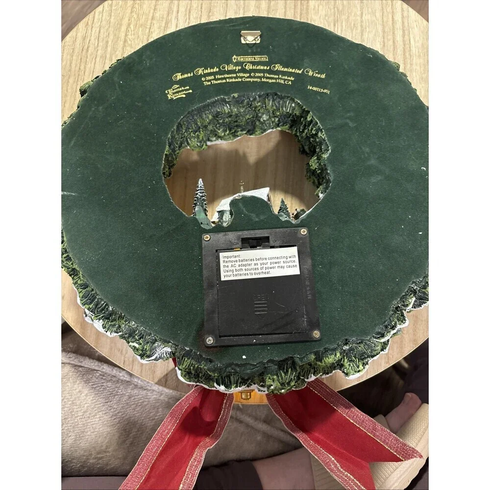 HAWTHORNE VILLAGE Thomas Kinkade Village Christmas Illuminated Wreath 2005